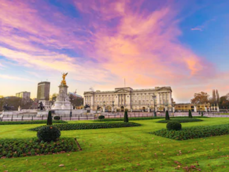 Black Cab Tours of London - go see Buckenham Palace